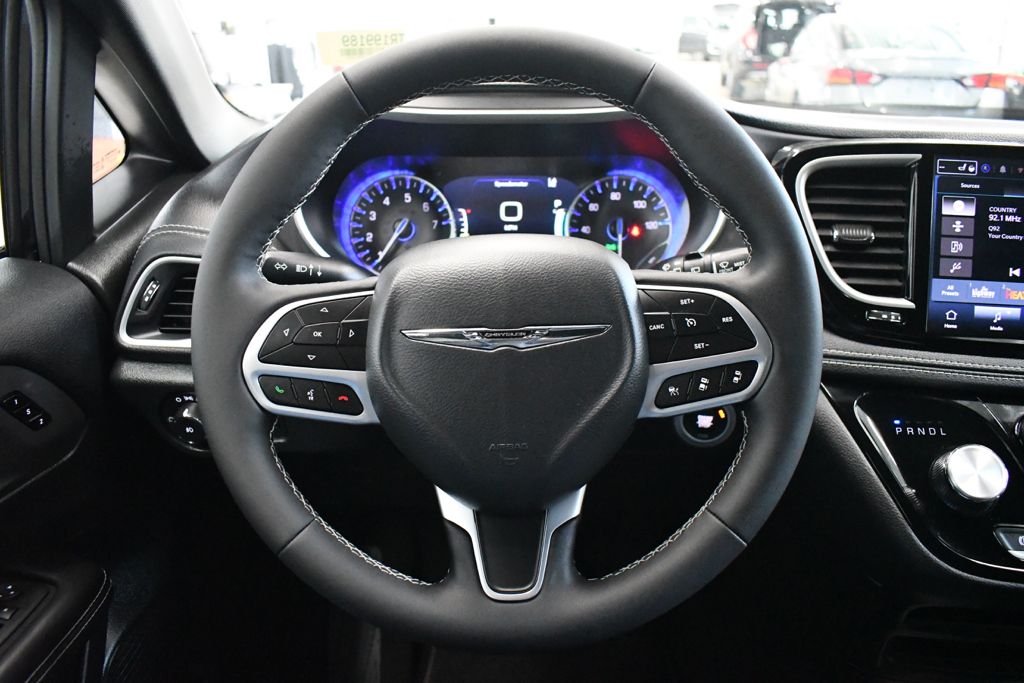 Used 2026 Black Chrysler Select image 31