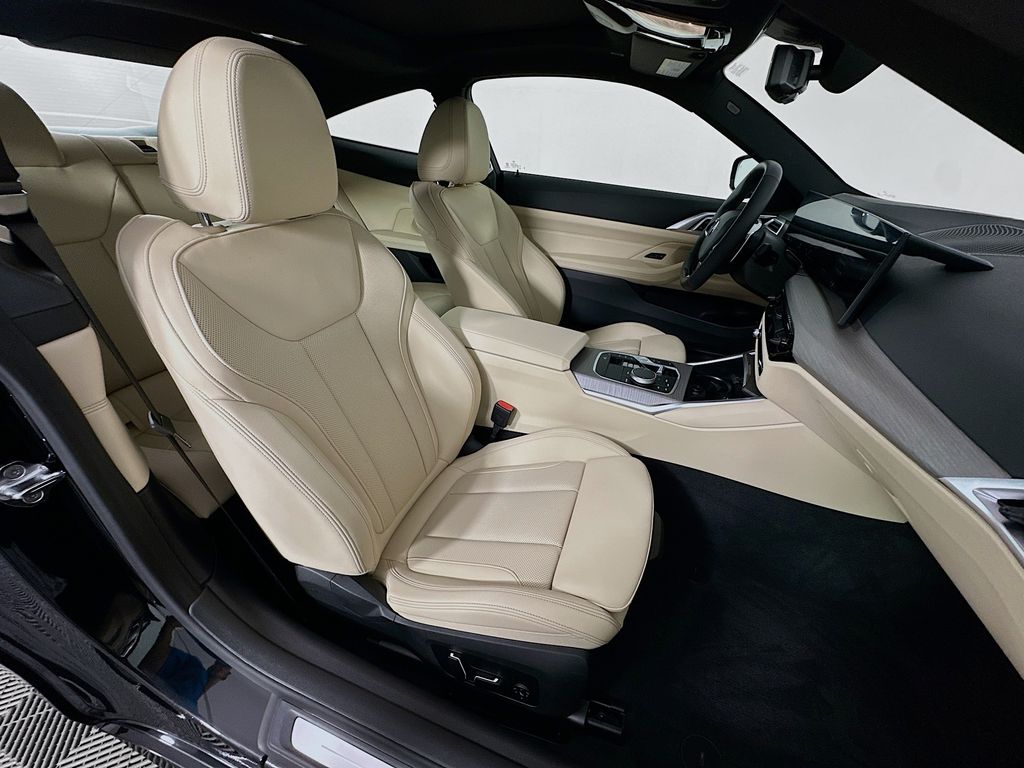 Thumbnail: 2025 BMW 4 Series - 29