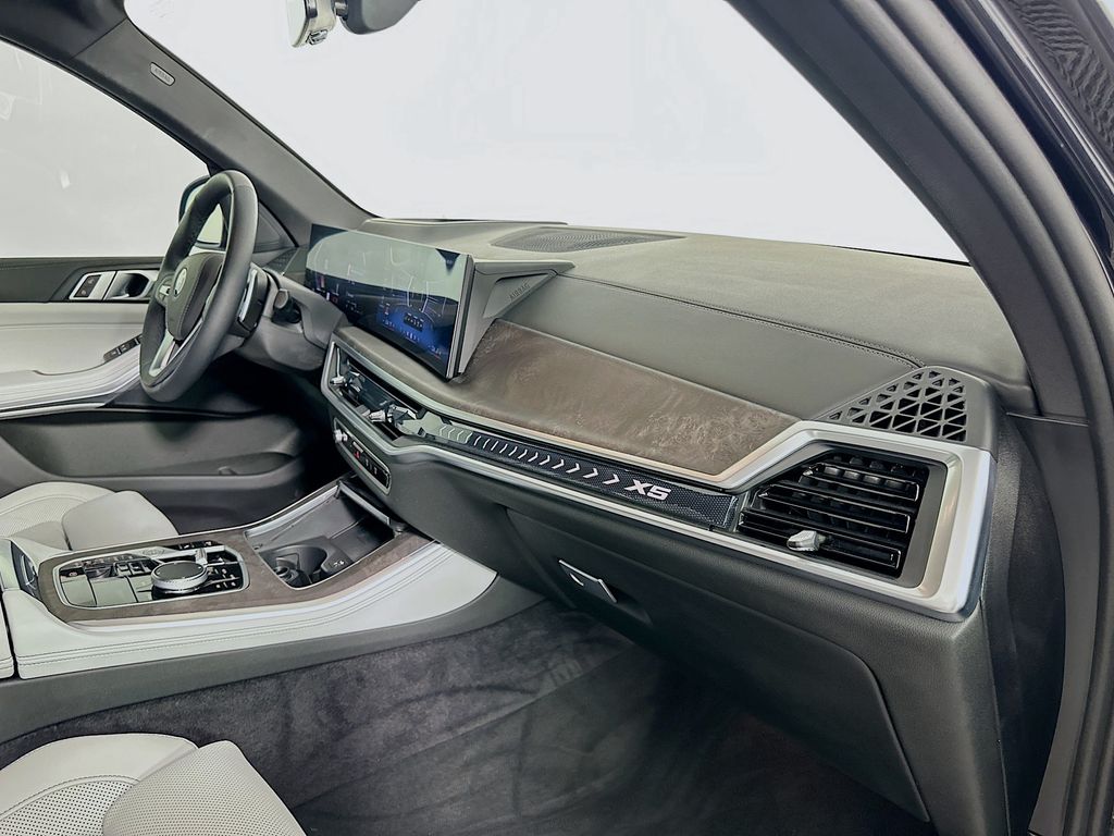 Thumbnail: 2024 BMW X5 - 30
