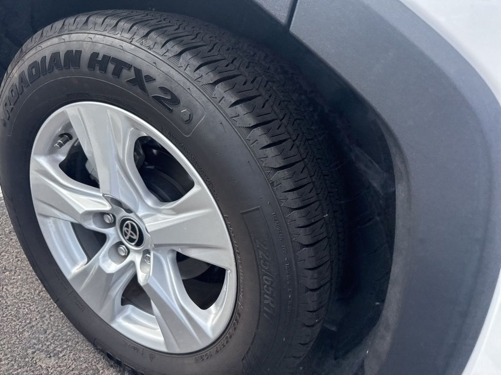 Thumbnail: 2021 Toyota RAV4 - 10