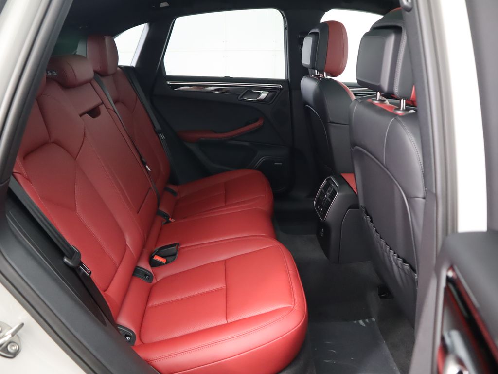 Thumbnail: 2025 Porsche Macan - 25