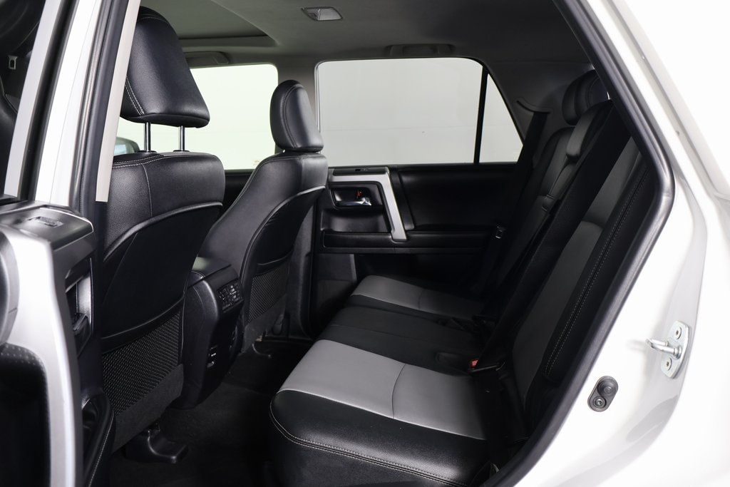 Thumbnail: 2015 Toyota 4Runner - 11