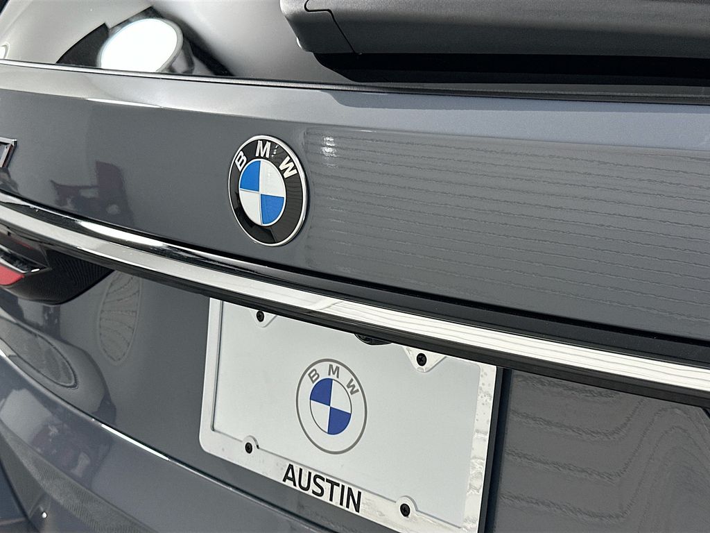 Thumbnail: 2026 BMW X7 - 22