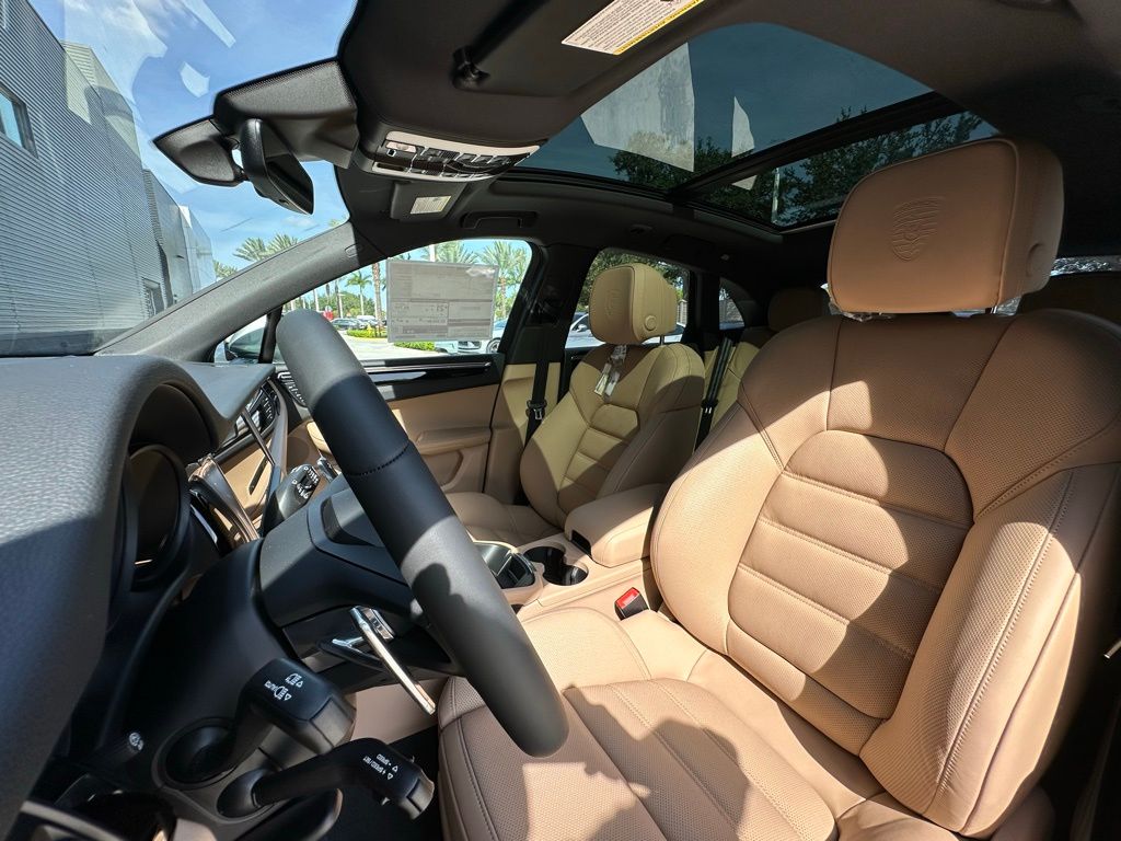 Thumbnail: 2025 Porsche Macan - 5