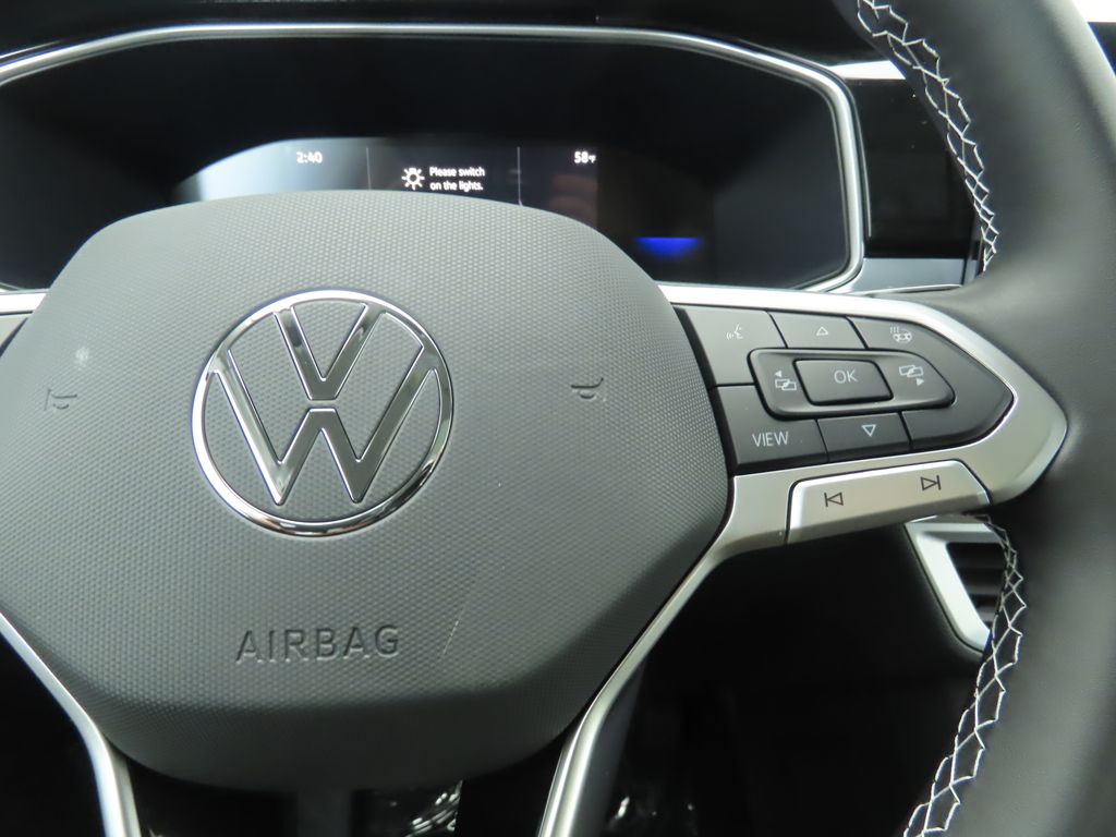2025 Volkswagen Taos SE 13