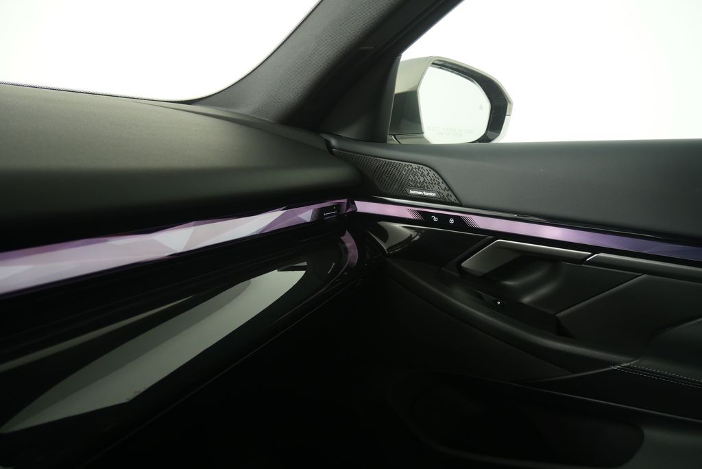 Thumbnail: 2024 BMW 5 Series - 32