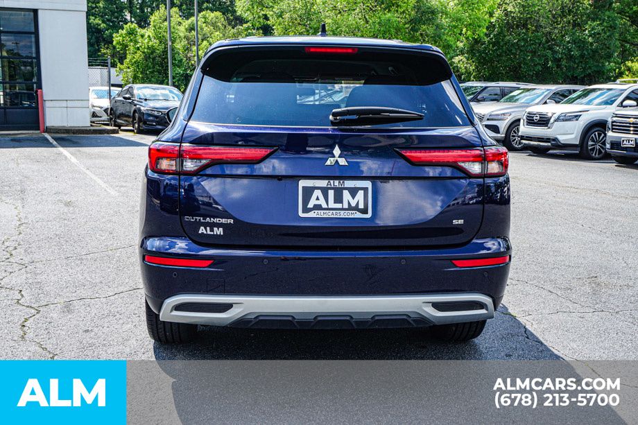 Used 2024 Blue Mitsubishi SE image 11