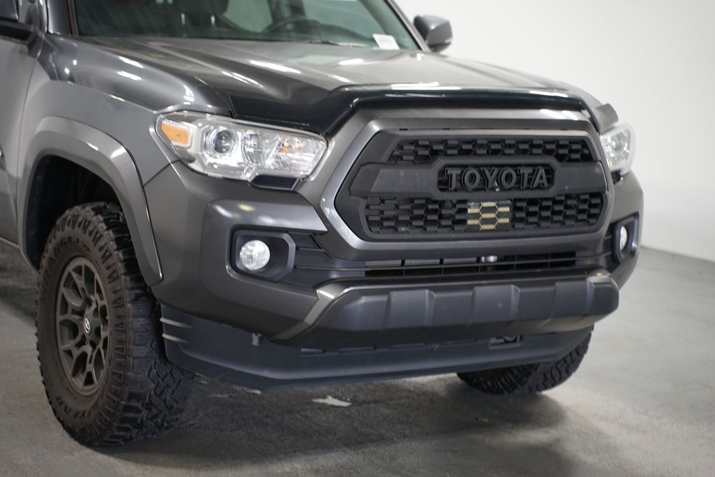Thumbnail: 2022 Toyota Tacoma - 4