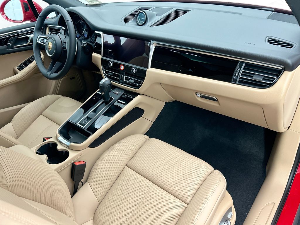 Thumbnail: 2026 Porsche Macan - 20