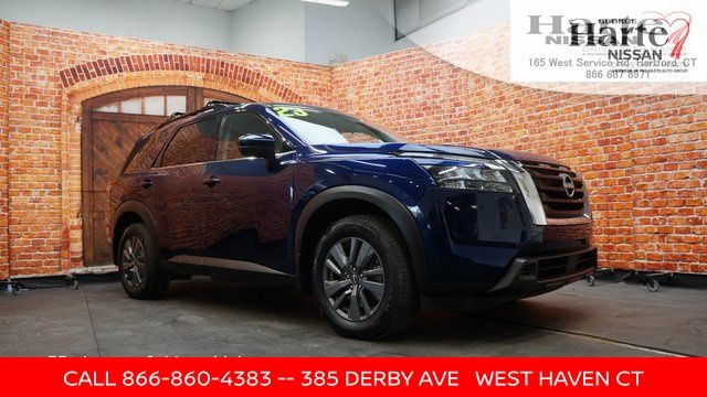 2023 Nissan Pathfinder SV
