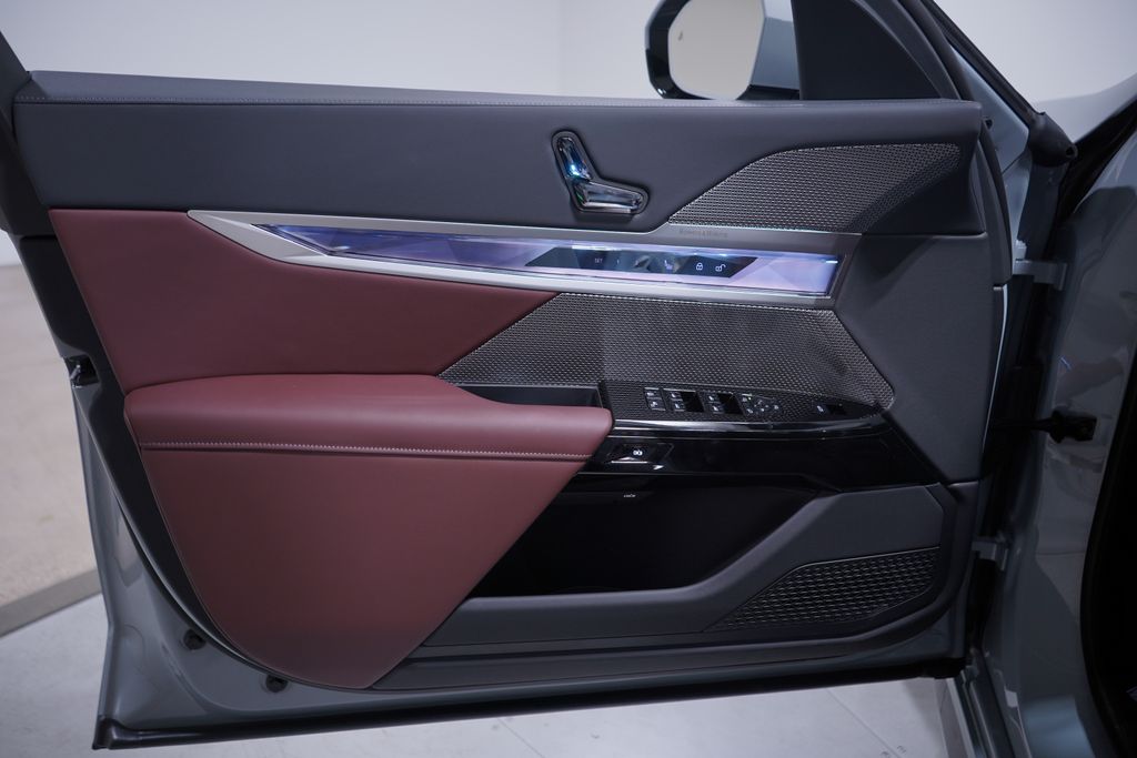 Thumbnail: 2026 BMW i7 - 11