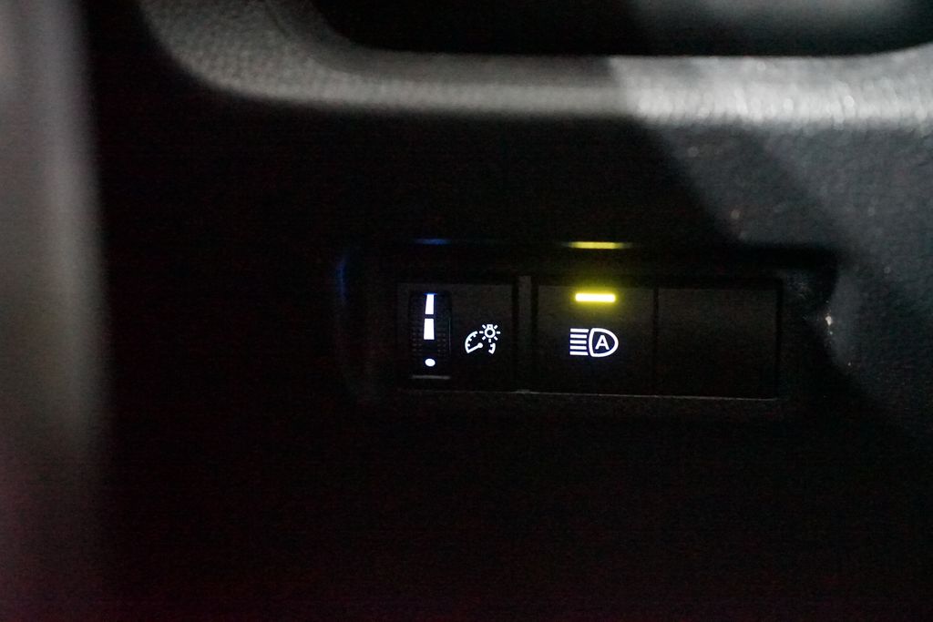 Thumbnail: 2022 Toyota RAV4 - 23