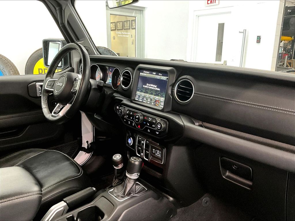 2021 Jeep Wrangler — photo 14