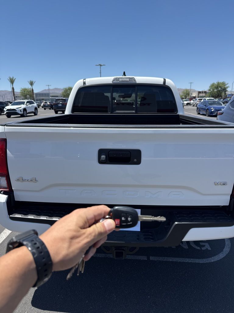 Thumbnail: 2022 Toyota Tacoma - 5