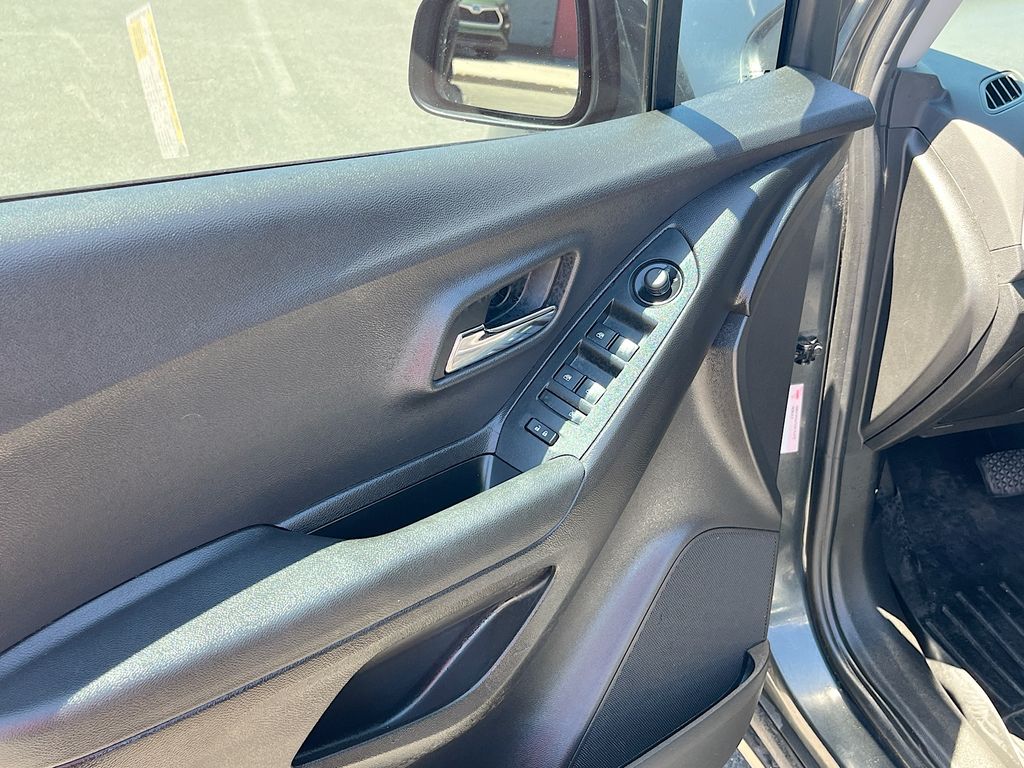 Used 2018 Gray Chevrolet LT image 17