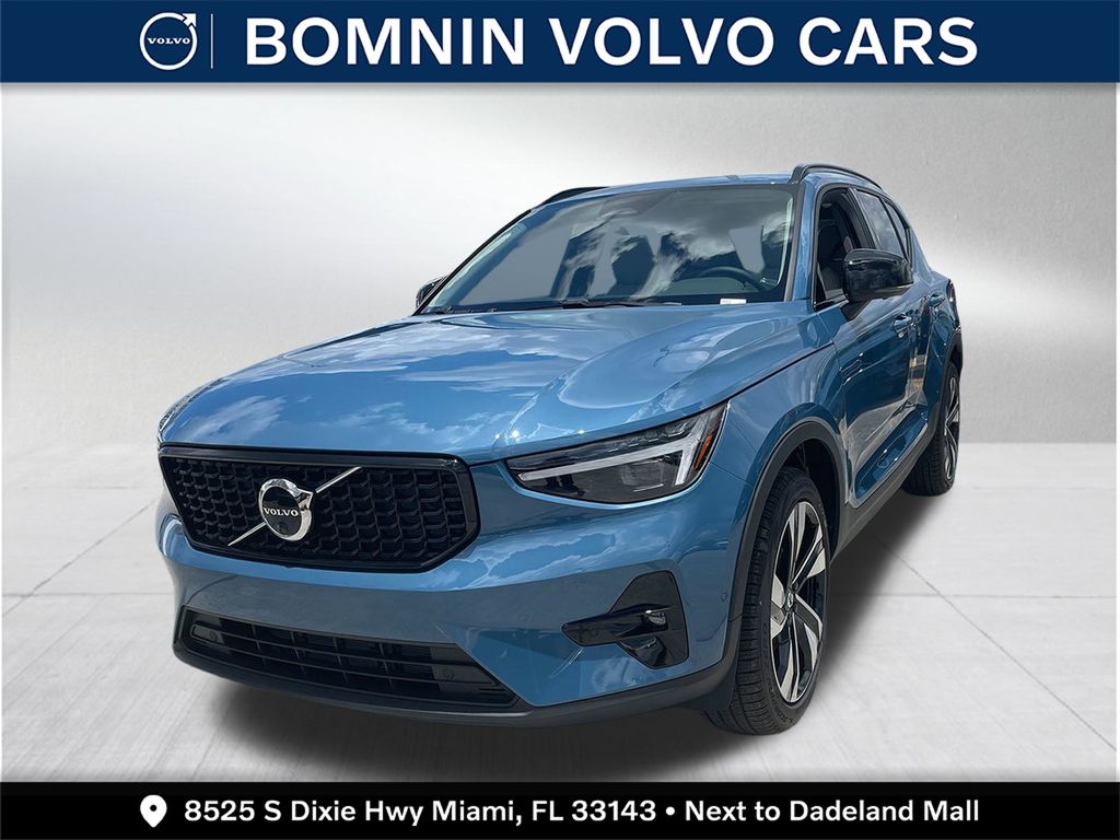 2025 Volvo XC40  photo