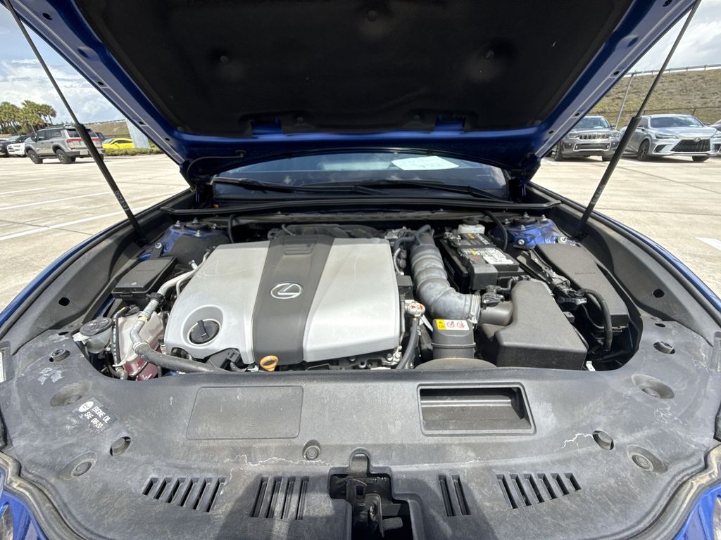 Thumbnail: 2021 Lexus ES - 14