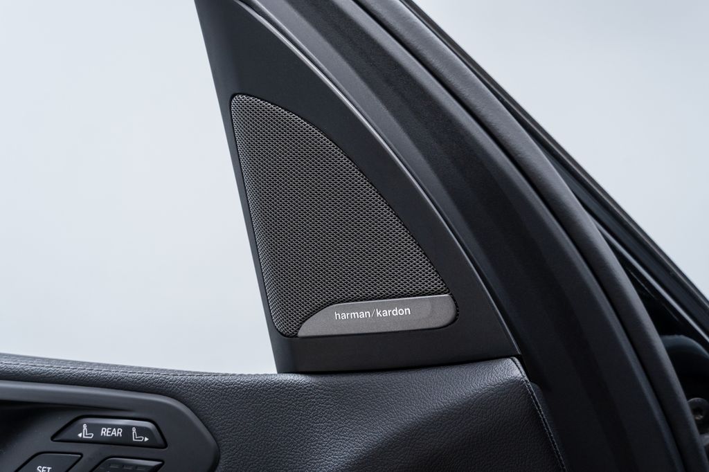 Used 2022 Black BMW M50i image 28