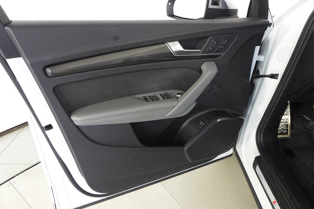 Thumbnail: 2022 Audi SQ5 - 11