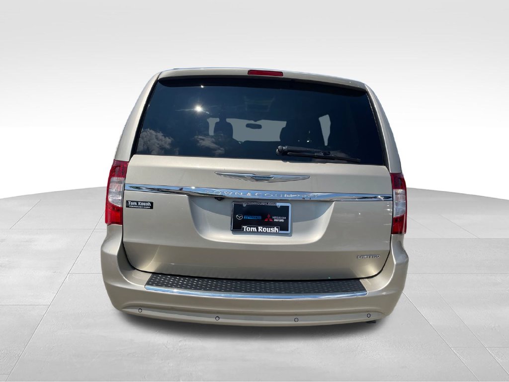 2013 Chrysler Town & Country #9