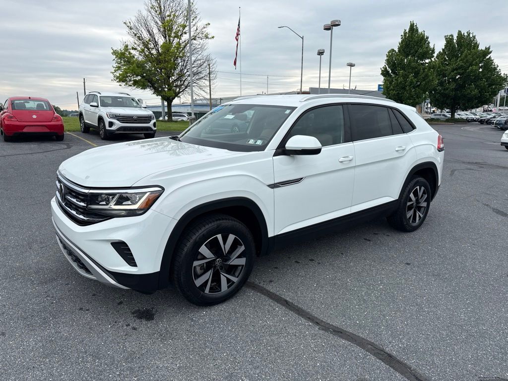 2023 Volkswagen Atlas Cross Sport 2.0T SE White at Sutliff Volkswagen