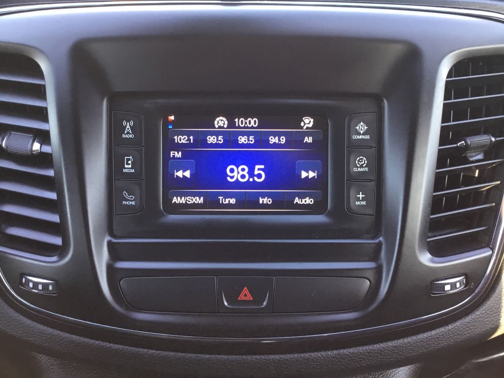 Thumbnail: 2015 Chrysler 200 - 20