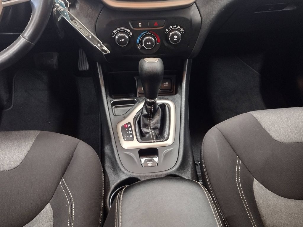 2017 Jeep Cherokee Sport