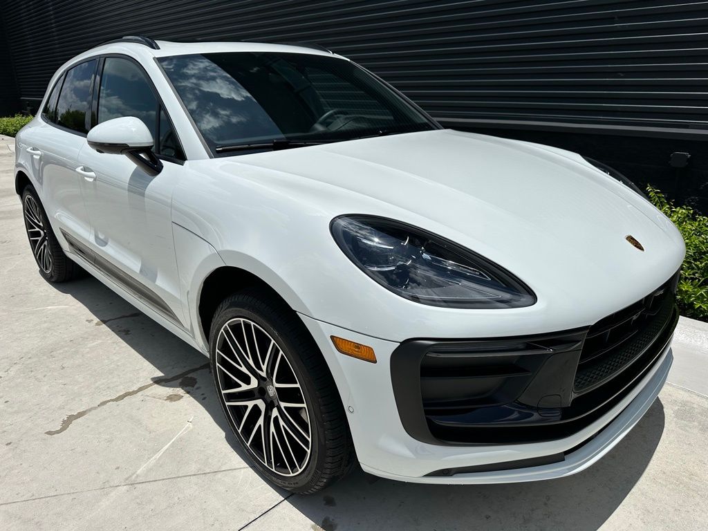 2025 Porsche Macan  10