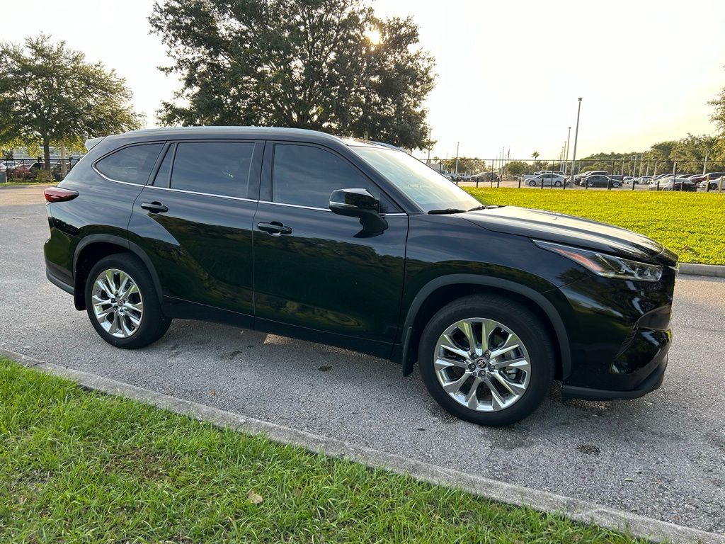 Thumbnail: 2024 Toyota Highlander - 7