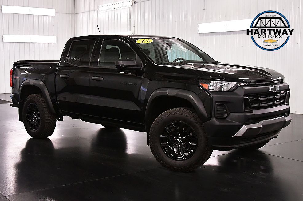 Black 2024 Chevrolet Colorado Pickup Truck Four-Wheel Drive 8-Speed Automatic