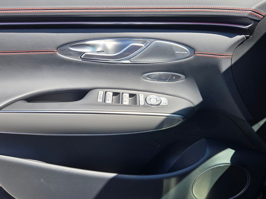 2027 Genesis Gv70