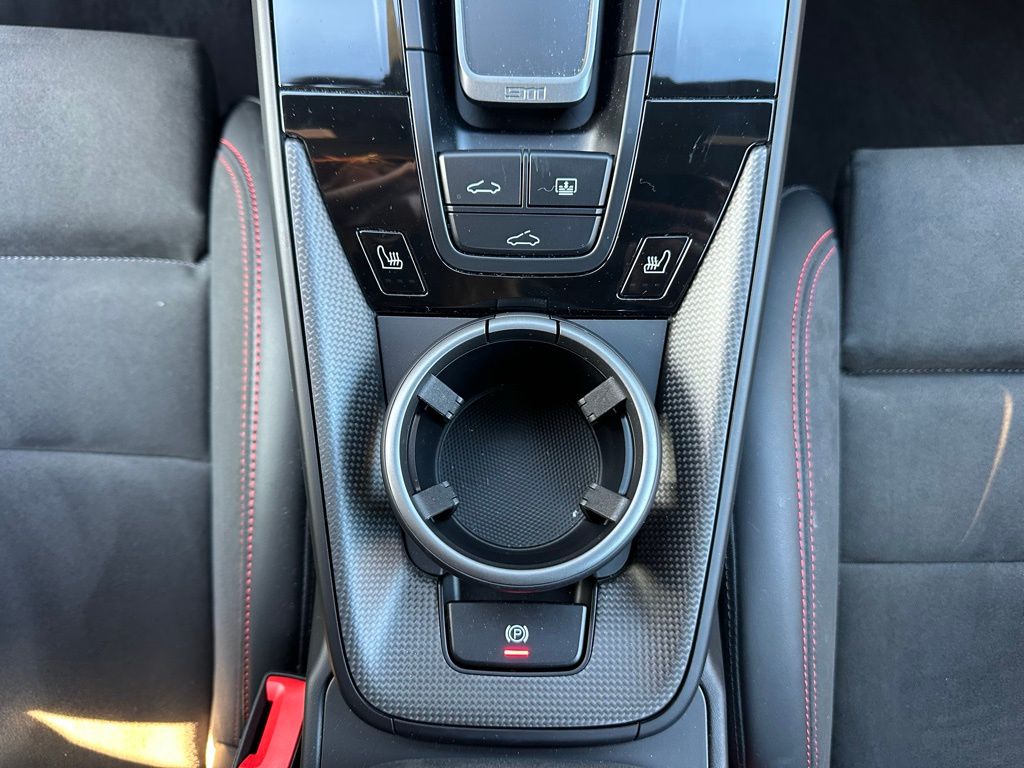 Thumbnail: 2025 Porsche 911 - 27