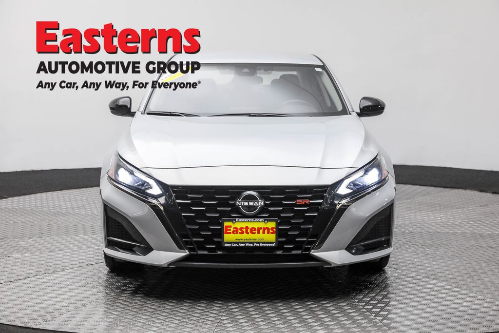 Used 2023 Silver Nissan 2.5 SR image 2