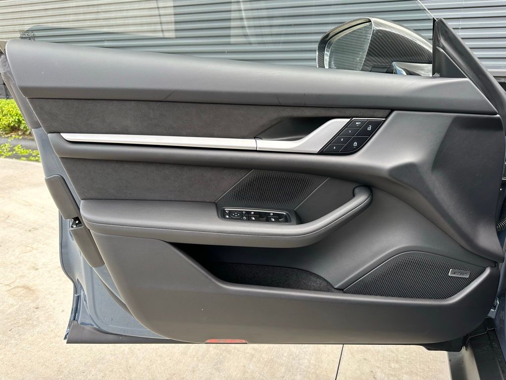 Thumbnail: 2025 Porsche Taycan - 19