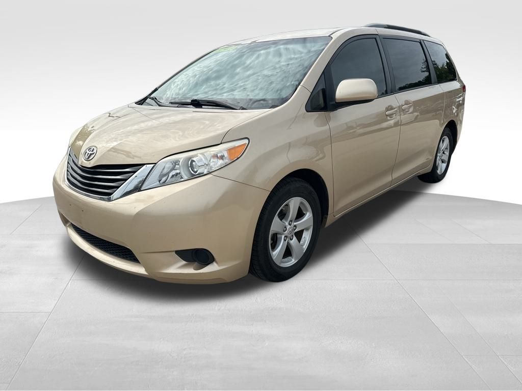 2012 Toyota Sienna LE 3