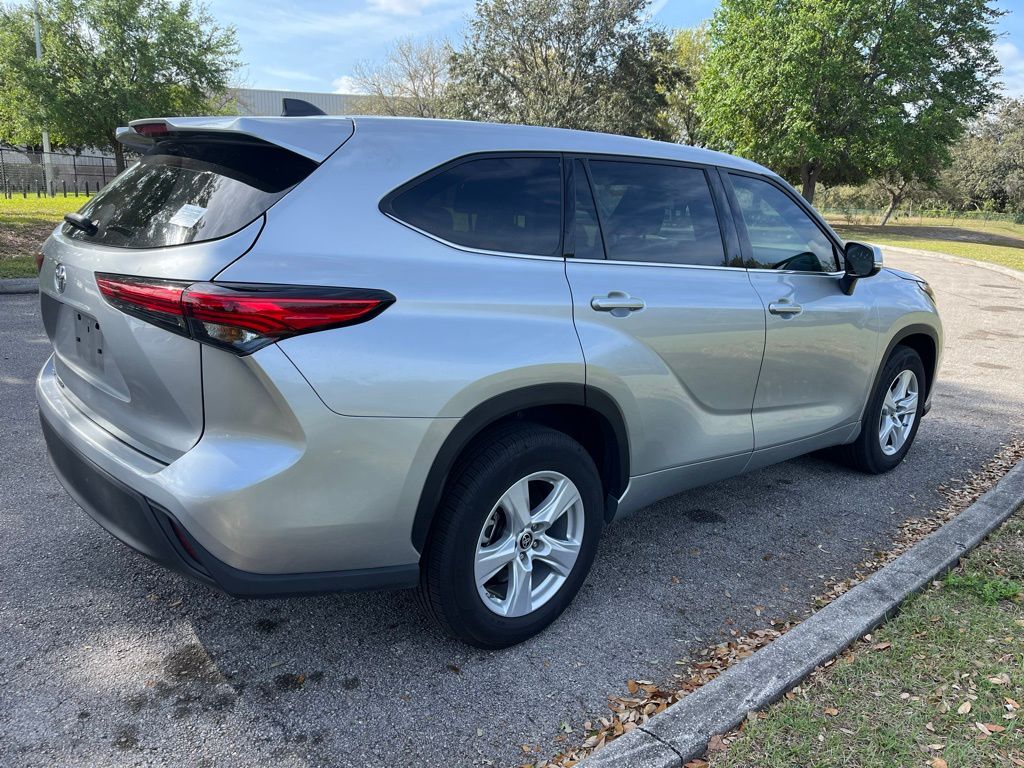 2022 Toyota Highlander L 5