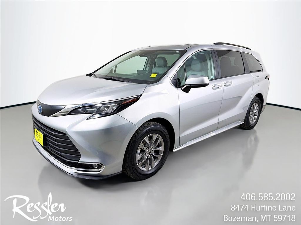 2024 Toyota Sienna XLE 7-Passenger Hybrid FWD's photo