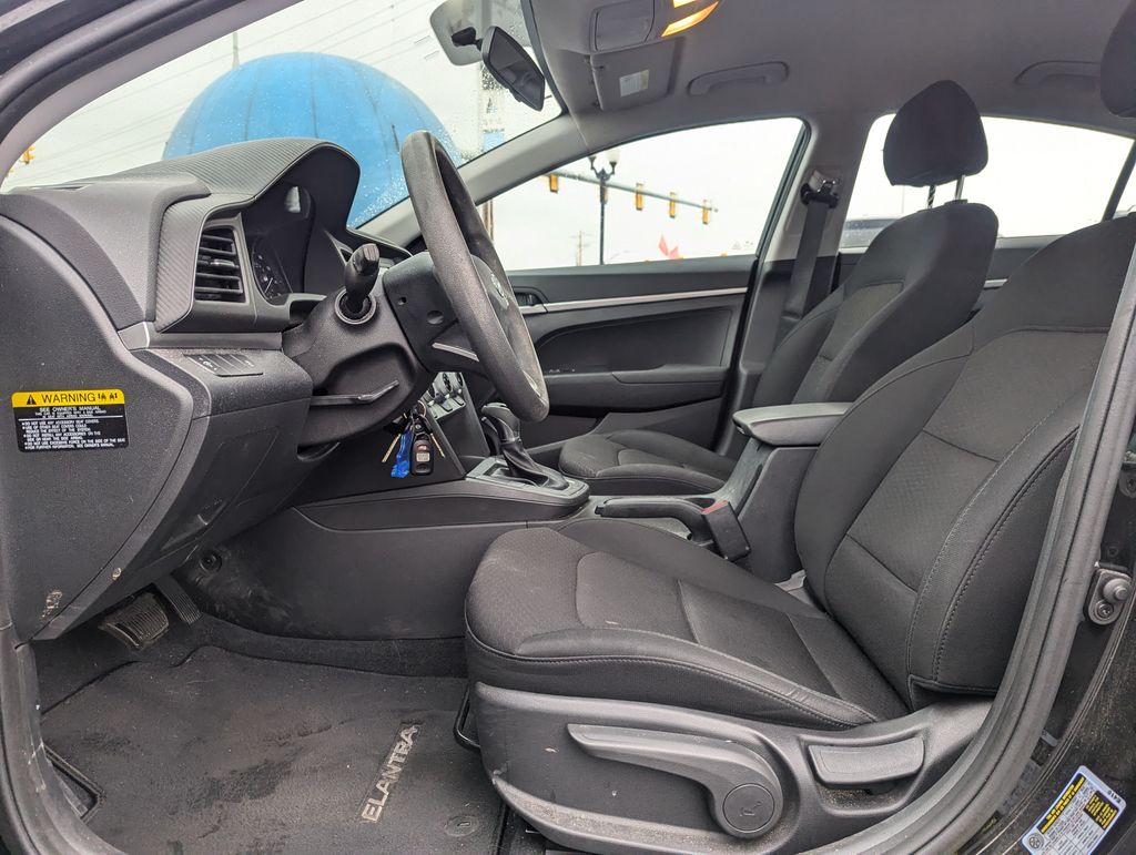 2019 Hyundai Elantra SE 24