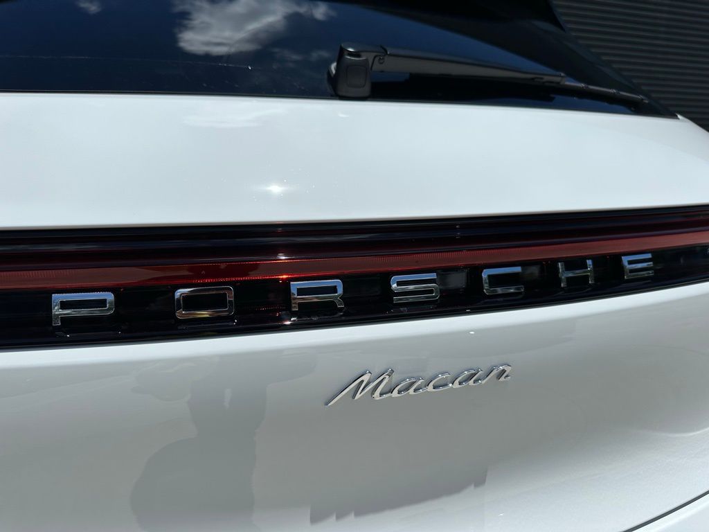 Thumbnail: 2025 Porsche Macan - 12