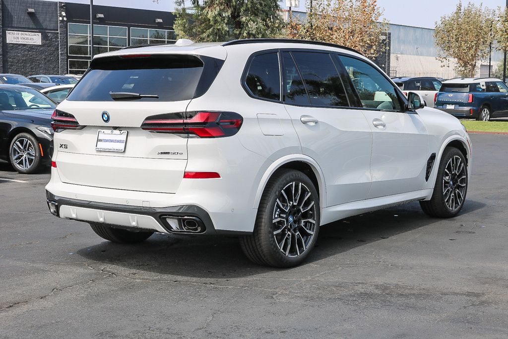 2025 BMW X5 xDrive50e 8