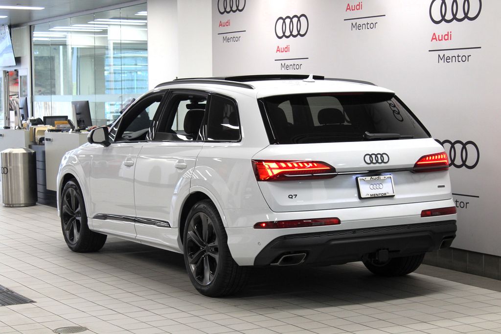 Thumbnail: 2026 Audi Q7 - 4