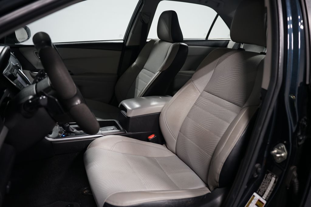 Thumbnail: 2016 Toyota Camry - 6