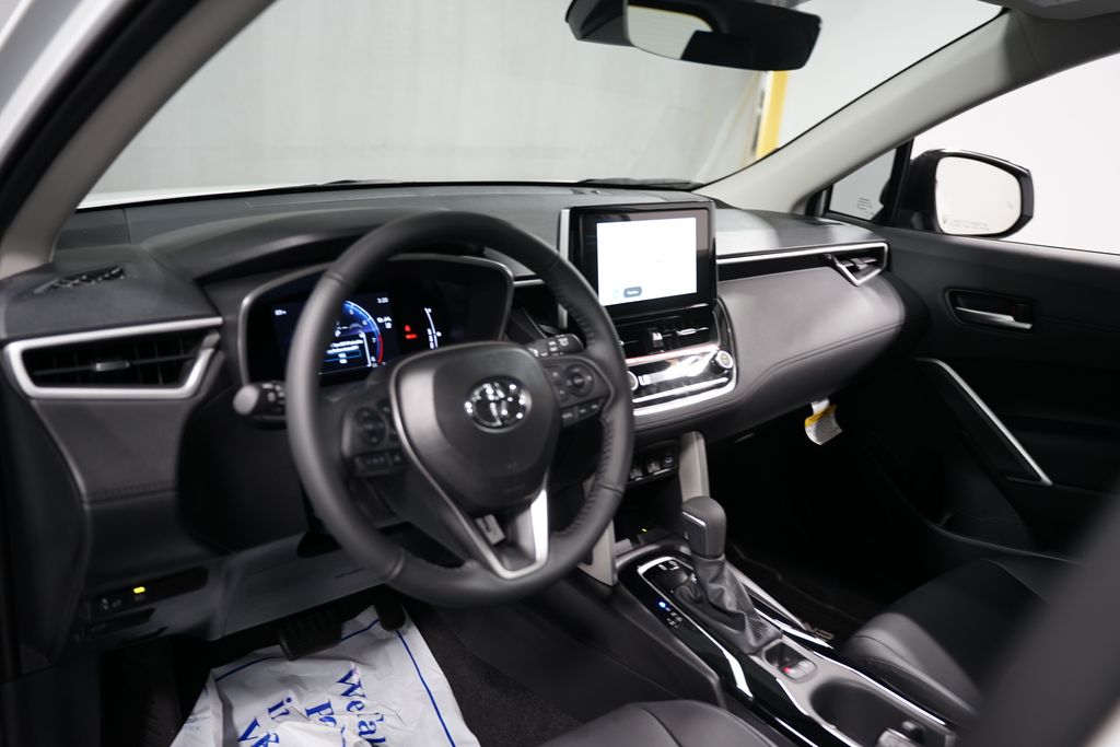 2025 Toyota Corolla Cross XLE 11
