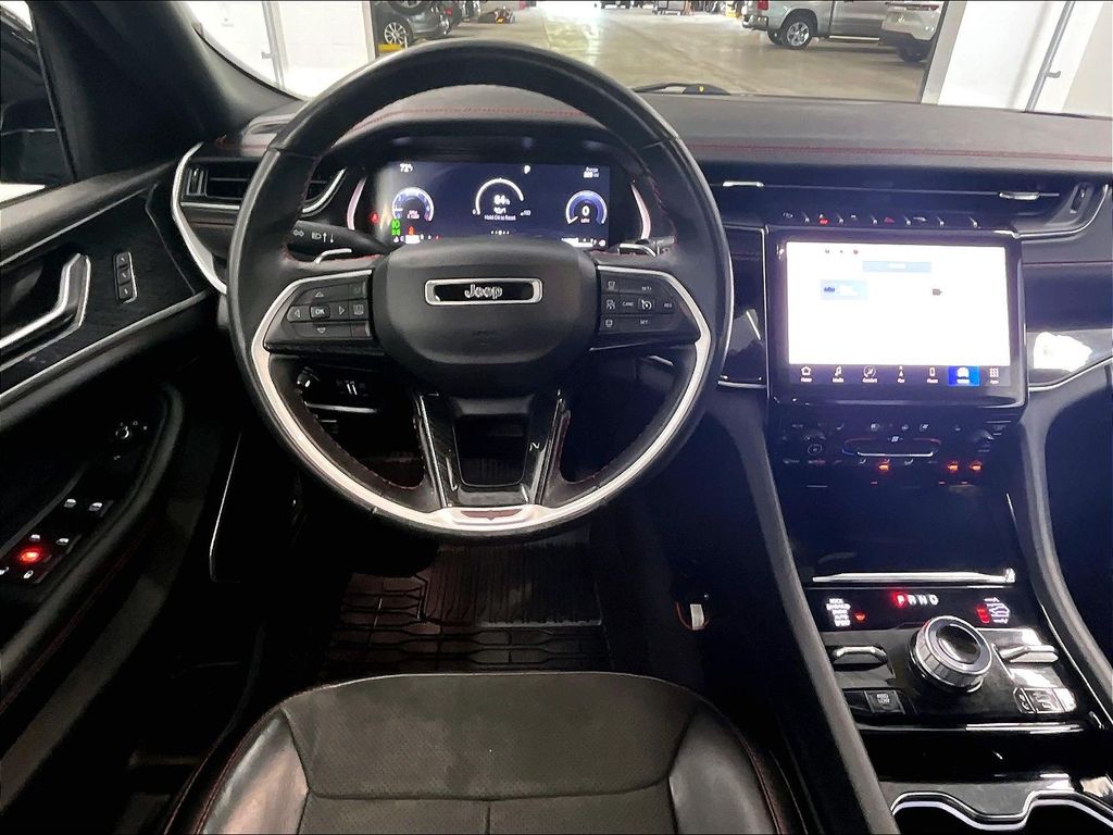 2022 Jeep Grand Cherokee — photo 17