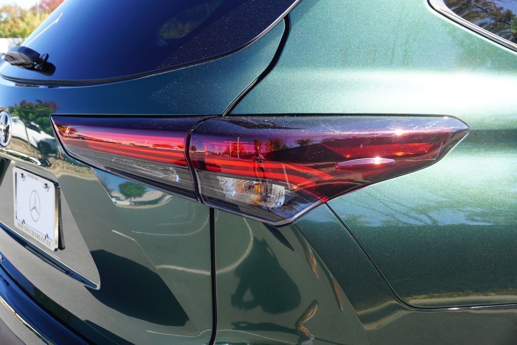 Thumbnail: 2024 Toyota Highlander - 16