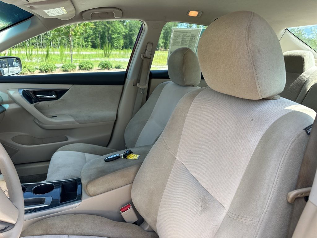 2013 Cayenne Red Metallic Nissan Altima 2.5 S FWD Sedan