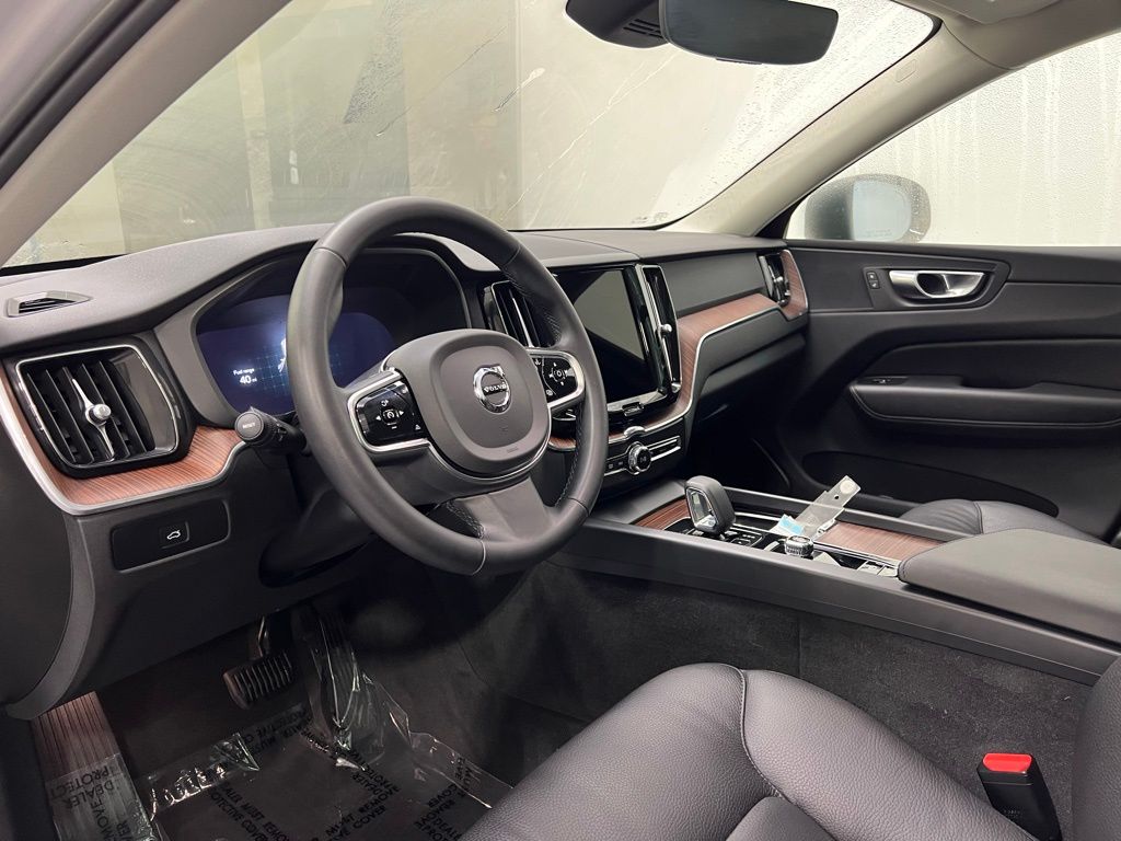 2023 Volvo XC60 B5 Plus 11