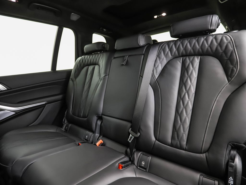 Thumbnail: 2027 BMW X7 - 23