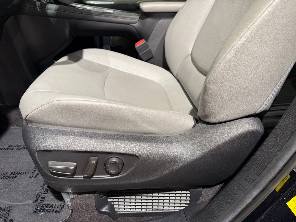Thumbnail: 2025 Toyota Sienna - 14