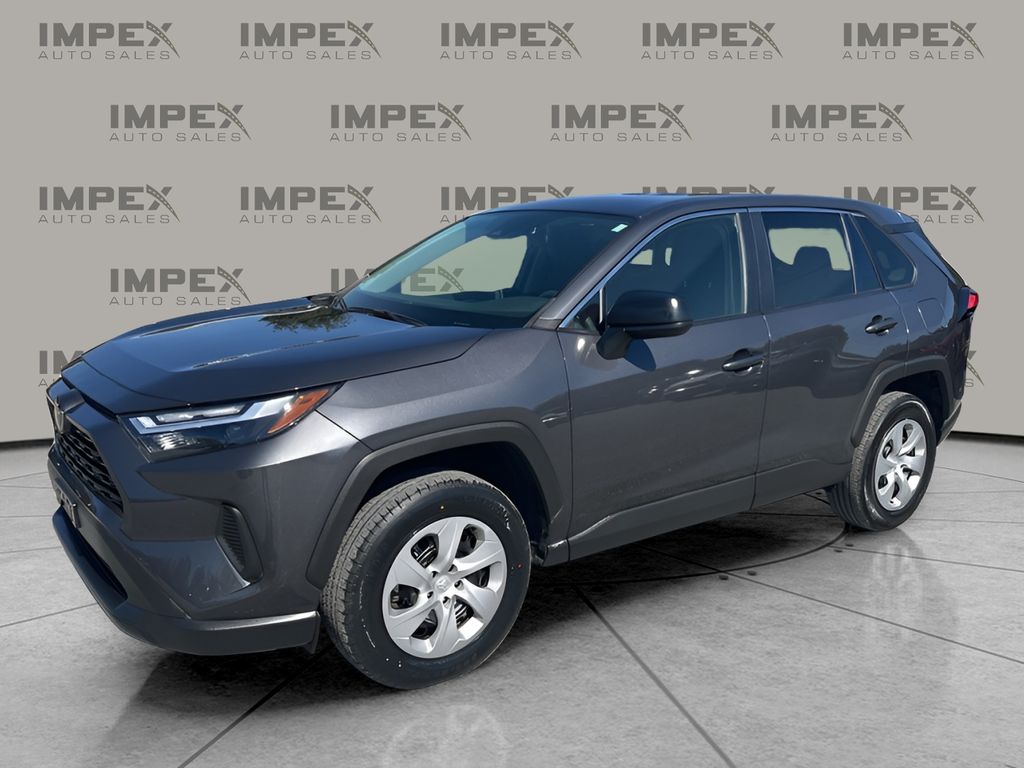 2024 Toyota RAV4 LE's photo